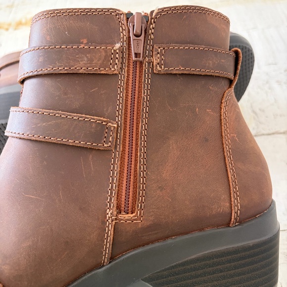 Clarks Angie Spice Ankle Boots size 7.5 WIDE Brown Oiled Leather Booties - Picture 7 of 14